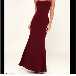 Lulu’s burgundy strapless gown. Worn once. Great condition size XS